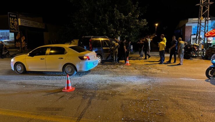 Hatay’da hafif ticari araçla motosikletin çarpıştığı kazada 1’i ağır 3 kişi yaralandı