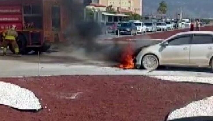 Hatay’da seyir halinde olan araba alevlere teslim oldu