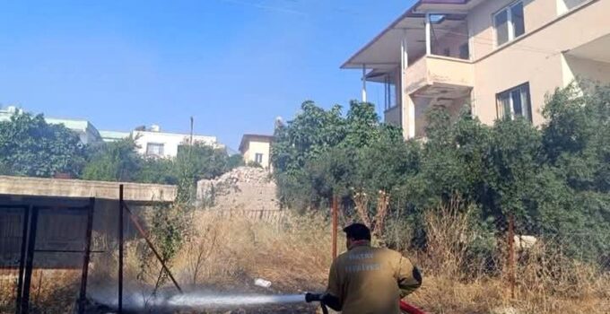 Kırıkhan’da bahçe yangını