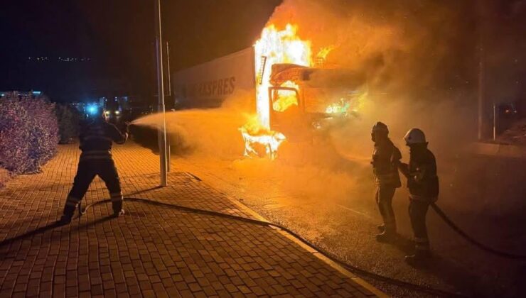 Kırıkhan’da tır alevlere teslim oldu