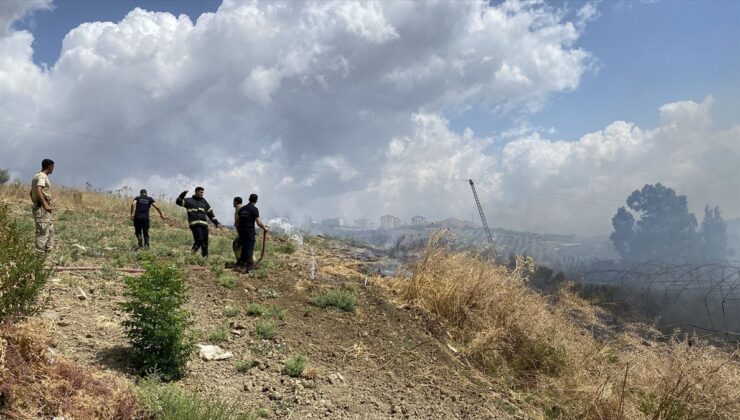 Hatay’da bahçede çıkan yangında araba kullanılamaz hale geldi