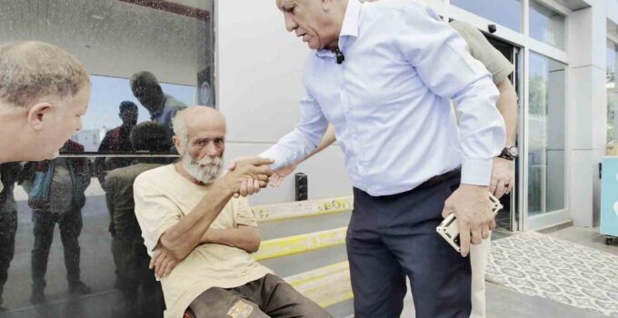 Sokakta yaşayan yaşlı adama devlet şefkati