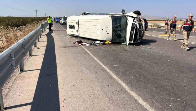 Tarım personellerini taşıyan minibüs devrildi: 1’i ağır 5 yaralı