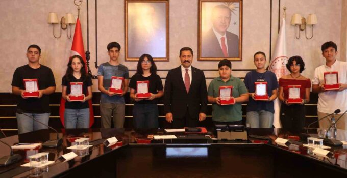 Sarsıntının izlerinin silindiği Hatay’da 8 öğrenci LGS’de birinci oldu, 25 öğrenci YKS’de birinci binde yer aldı